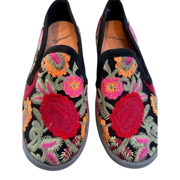 BareTrap Beech Floral Bonaire Embroidered Slip On Shoes Black WOMENS Size 6.5 M - Picture 2 of 7